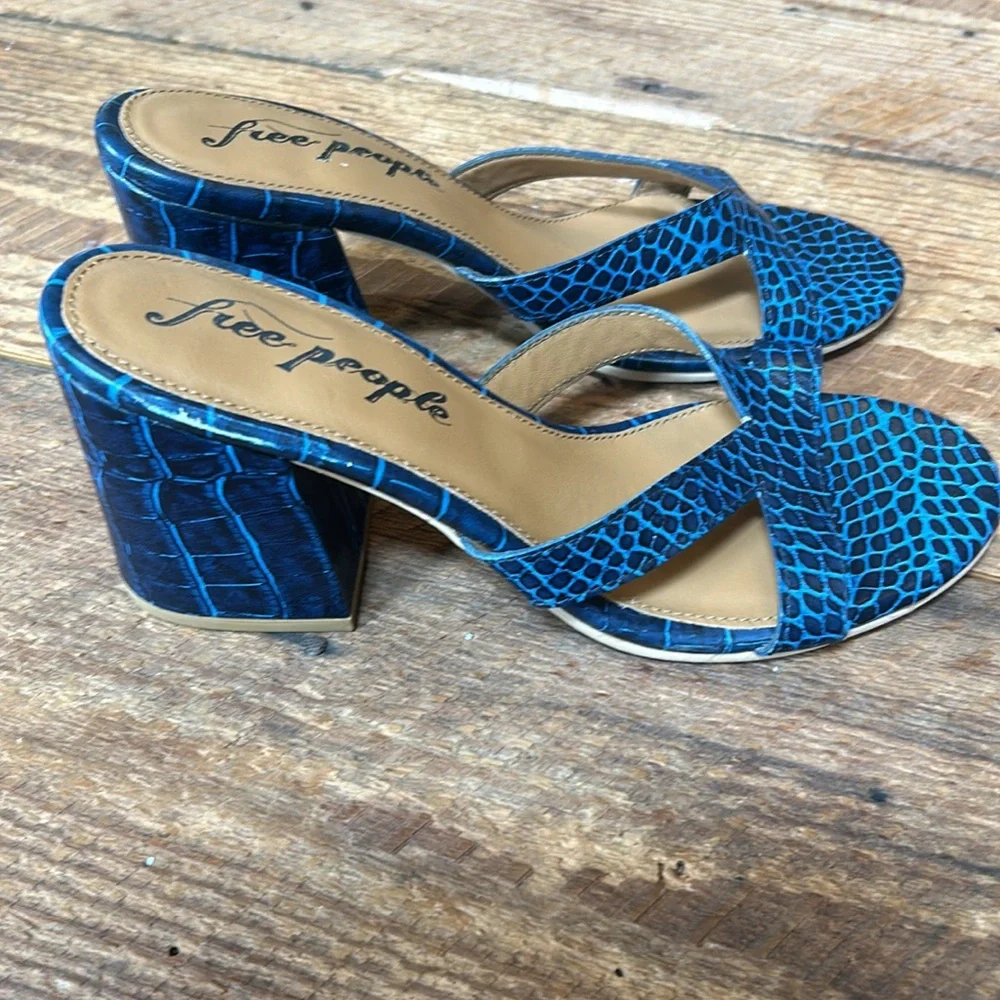 Free People Charlie V heels